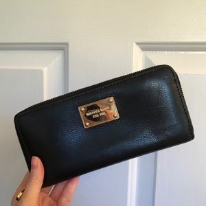 Michael kors wallet